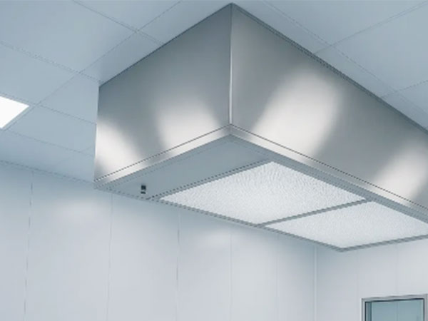 Plafond à flux laminaire : comment les modules de plafond à base d’unités de traitement d’air (FFU) assurent une couverture ISO 5 pour les grandes salles blanches